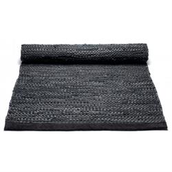Rug solid læder tæppe i sort i 170 x 240 cm.